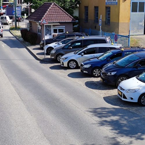 autóink